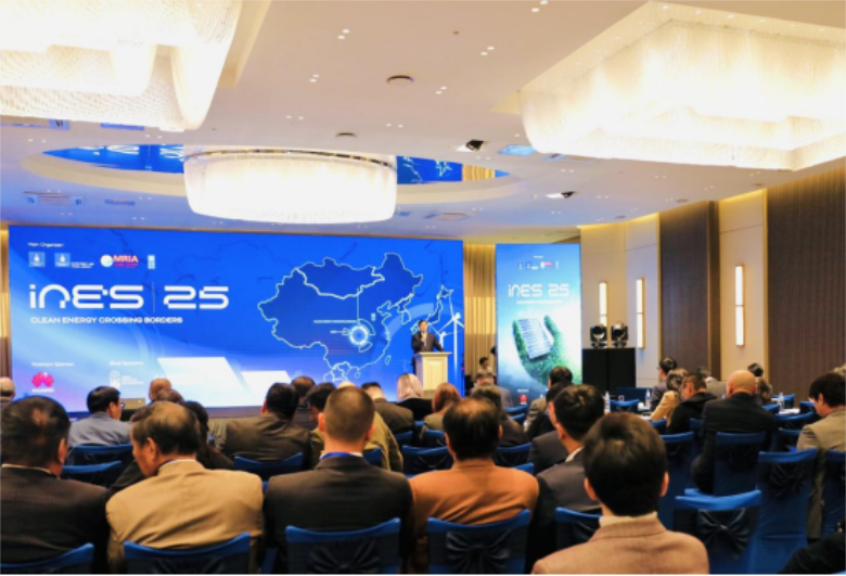 张楠应邀参加2025年国际清洁能源峰会