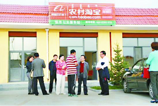 为切实加强商务部对地方商务和口岸工作的指导，深入了解内蒙古自治区电子商务和口岸工作开展情况，日前，商务部驻天津特派员办事处副特派员乌海宇一行在内蒙古自治区商务厅副厅长孟和达来、呼市商务局副局长王保平等陪同下，分别到呼和浩特市和林格尔县、呼和浩特市金川工业园区，详细了解和林格尔县农村电子商务项目和金川电子商务产业园区项目建设情况，听取了商务部门负责同志的情况介绍。