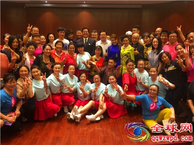 乌兰图雅发布会03.jpg