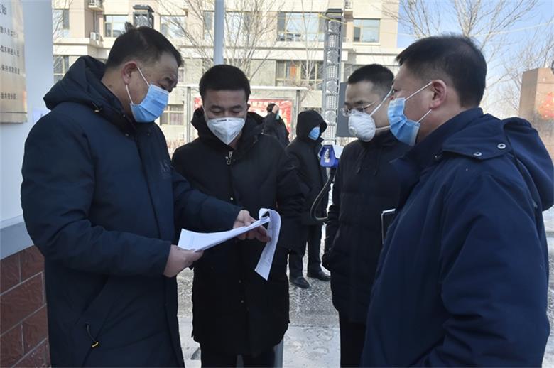 崔贺新书记一行领导到锡林矿区检查疫情防控工作3.jpg